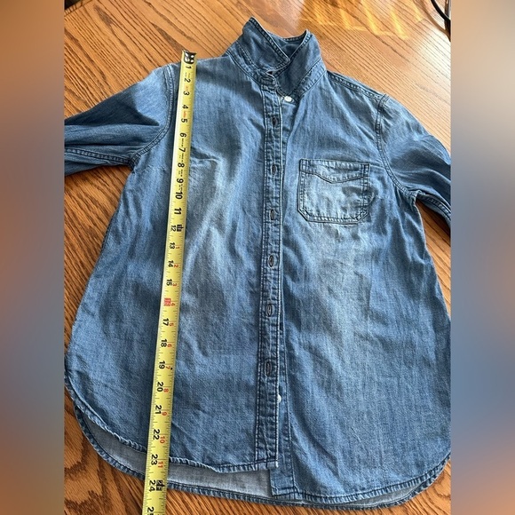 Old Navy The Classic Chambray Long Sleeve Button Up Shirt Size XS Basic Shirt - Picture 6 of 9